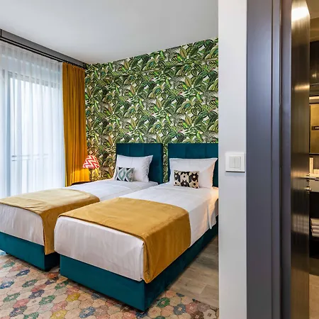 Parrot 3* Istanbul