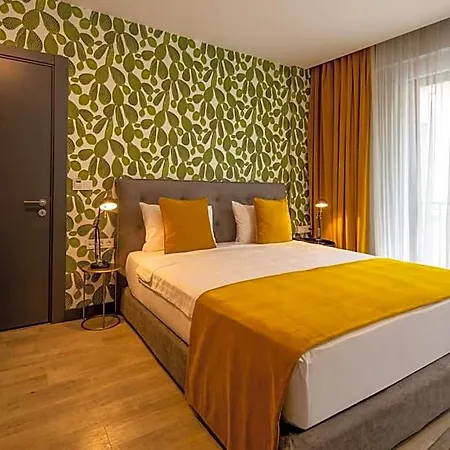 Parrot Hotel