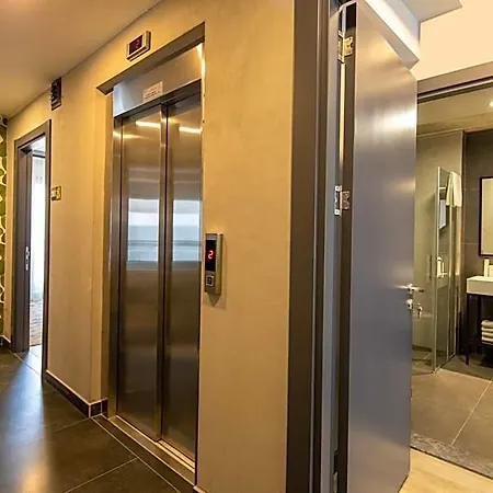 Parrot Hotel 3*