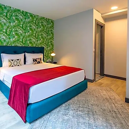 Parrot Hotel 3*