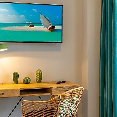 Hotel Parrot