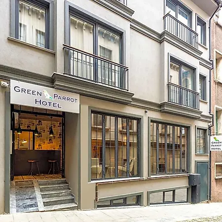Parrot Hotel 3*