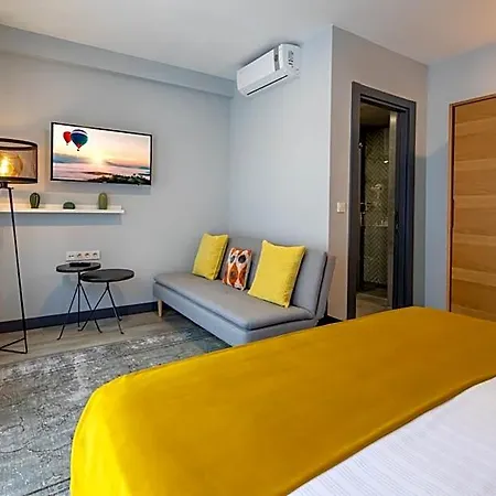 Parrot Hotel 3*