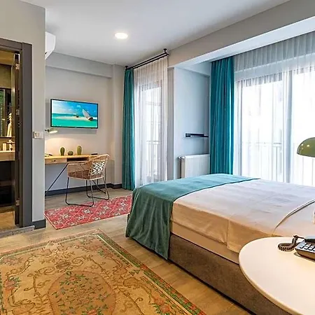 Parrot Hotel 3*
