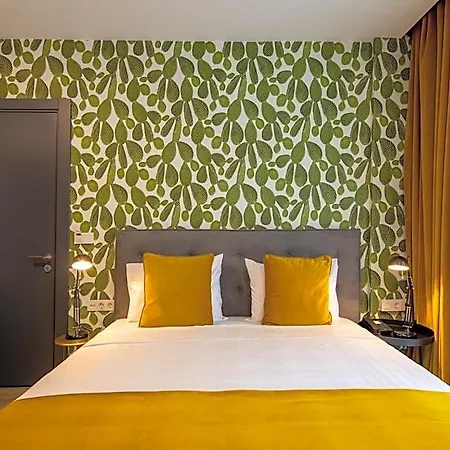 Parrot Hotel 3*