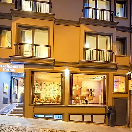 Hotel Parrot 3*