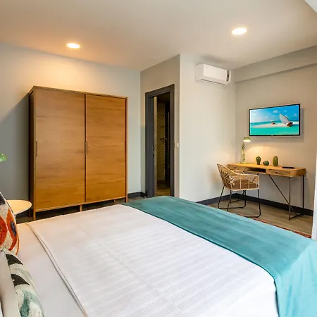 Parrot Hotel 3*