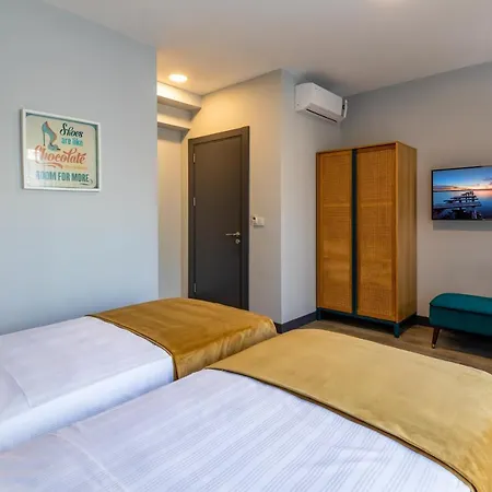 Parrot Hotel 3*