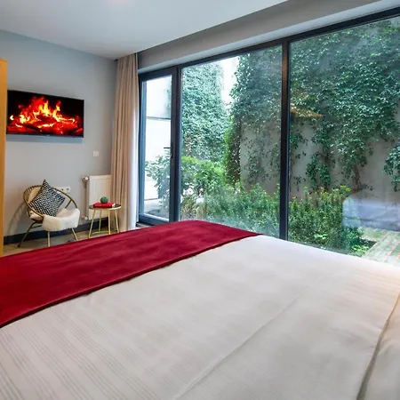 Parrot Hotel