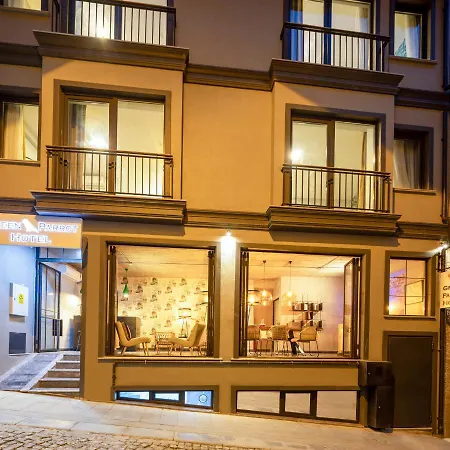 Parrot Hotel 3*