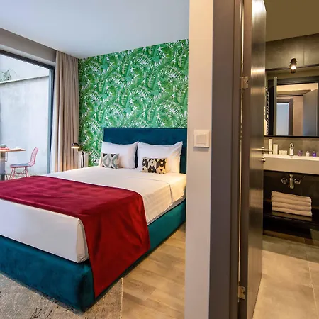 Parrot Hotel