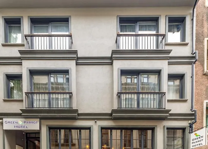 Parrot Отель 3*