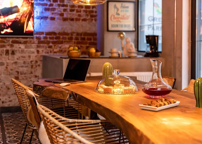 Отель Parrot 3*