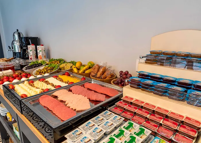 Отель Parrot 3*